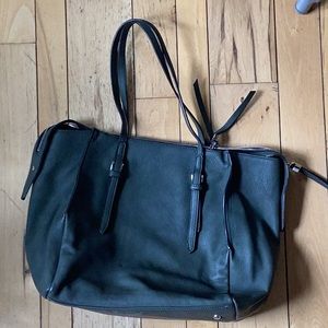 Like new hunter green large bag with  3 zipper compartments